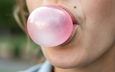 Будет перевариваться семь лет. Опасно ли глотать жвачку