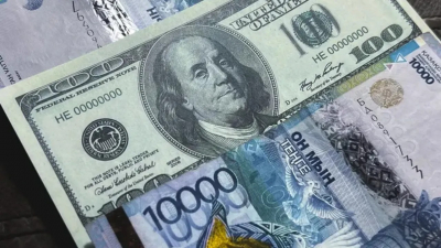 Тенге держится уверенно: что влияет на курс валют сегодня