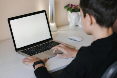 В Казахстане детям до 16 лет запретят регистрацию на интернет-платформах