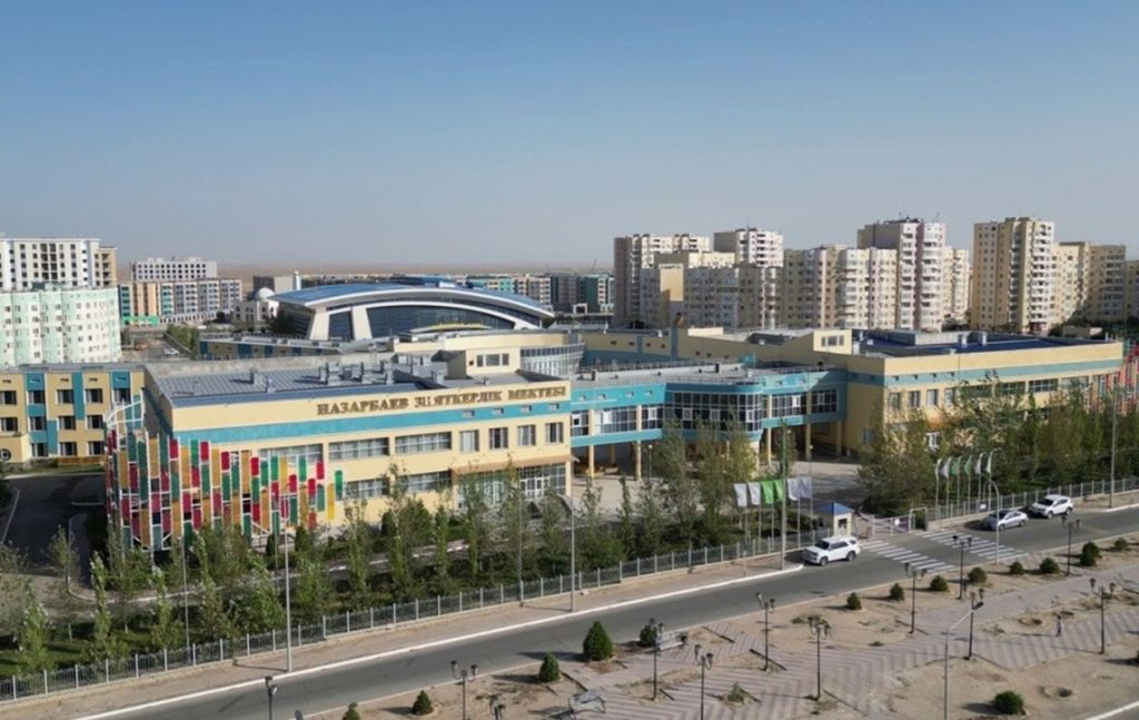 Воспитанники НИШ в Актау обвинили учителя в пьянстве: началась проверка