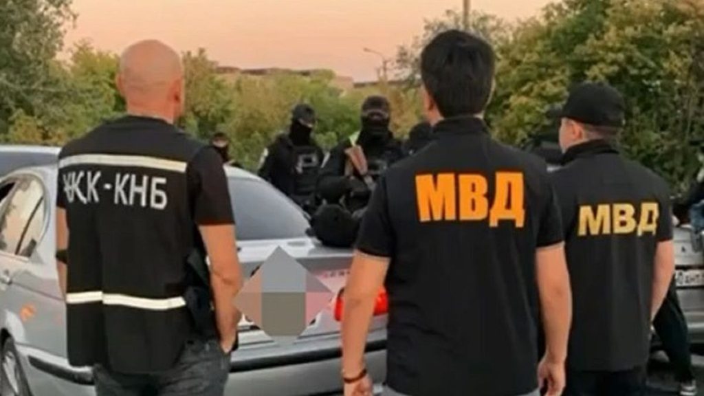 “Полиция, лежать!”: 6 человек задержали в Павлодаре (видео)