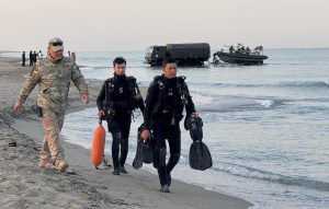 На Каспии в Мангистау продолжаются поиски: к операции привлечены сотни спасателей, авиация и водолазы