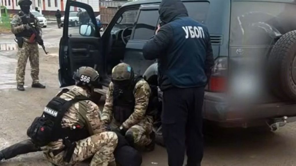 Собирали “общак”: лидера и участников ОПГ задержали на юге Казахстана (видео)