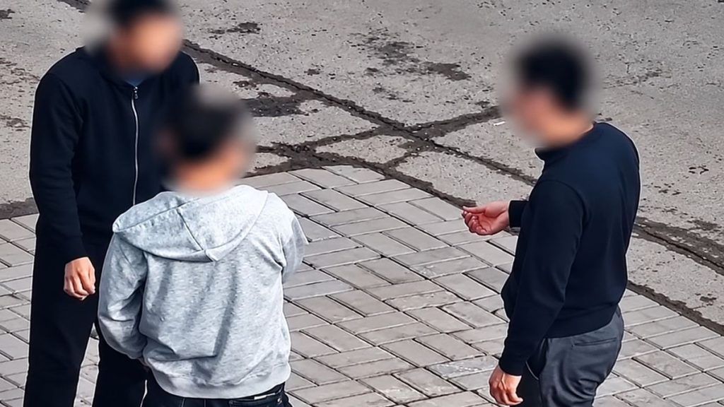 В полиции Астаны показали видео нарушителей с вредной привычкой: за что их наказали