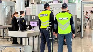 Двух астанчан арестовали после опоздания на рейс в Шымкенте