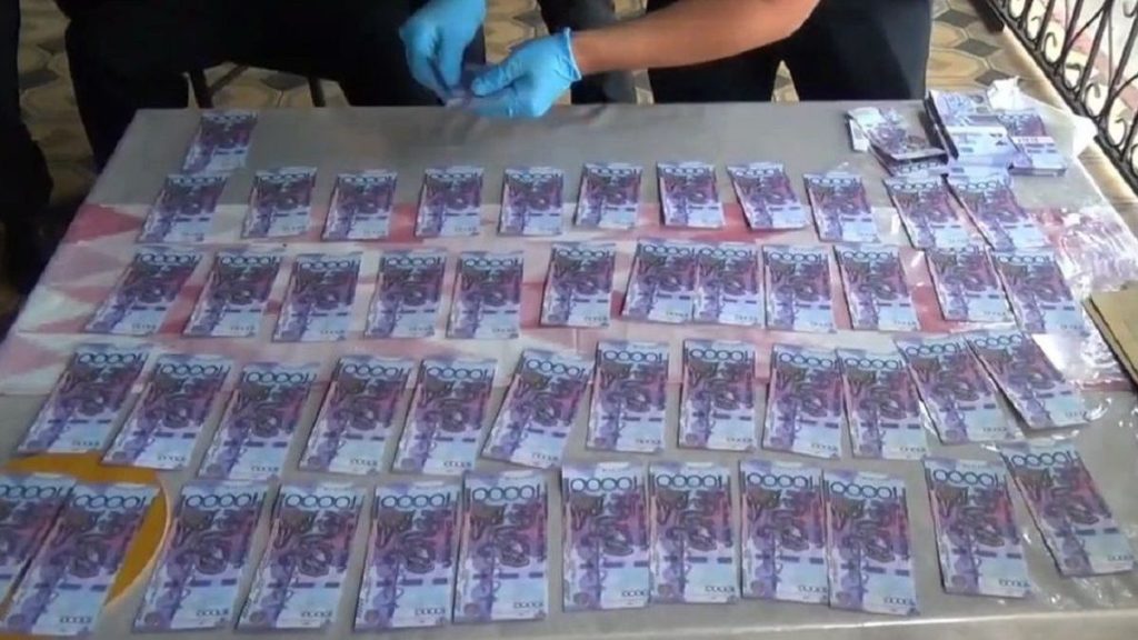 Түркістан облысының тұрғыны 5 млн теңге бопсалады деген күдікпен ұсталды