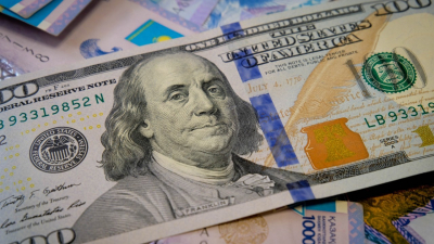 Тенге против доллара: на чем казахстанцы заработали больше в 2025 году