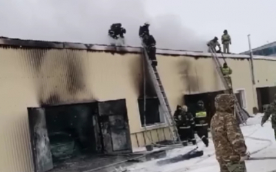 Огнеборцы МЧС потушили пожар на СТО